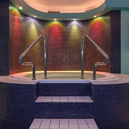 Seaside Casa Marina With Spa & Fitness By Renters דירה *
